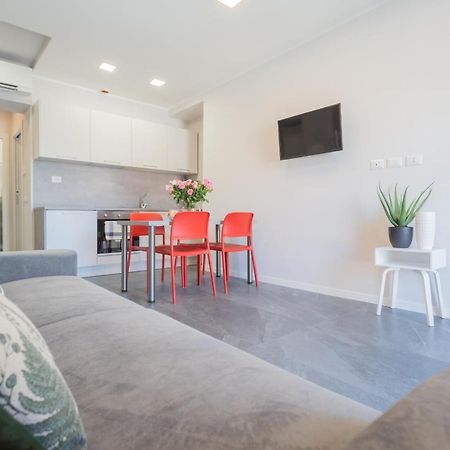 Sant'Agostino Apartments By Rent All Комо Екстер'єр фото