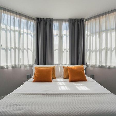Sant'Agostino Apartments By Rent All Комо Екстер'єр фото