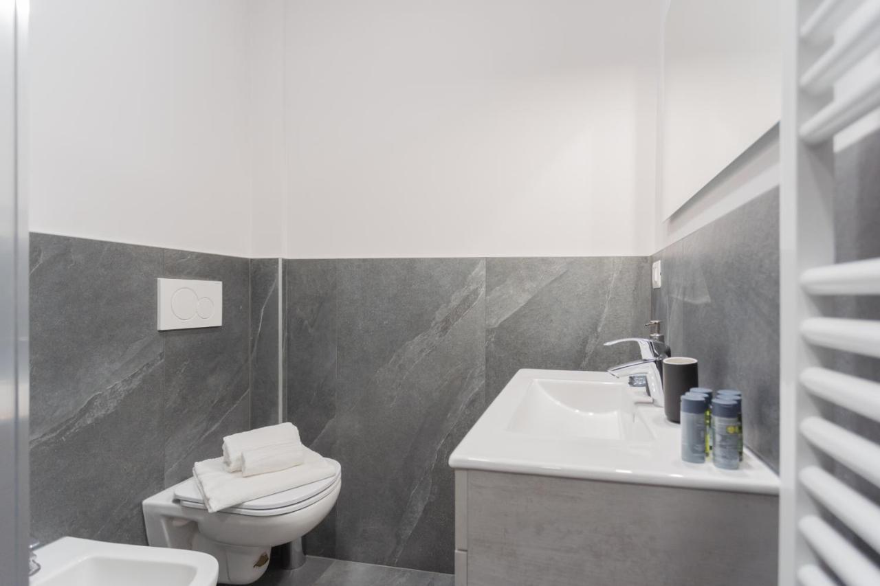 Sant'Agostino Apartments By Rent All Комо Екстер'єр фото