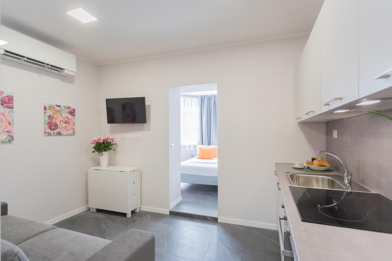 Sant'Agostino Apartments By Rent All Комо Екстер'єр фото