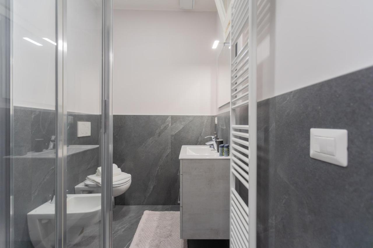 Sant'Agostino Apartments By Rent All Комо Екстер'єр фото