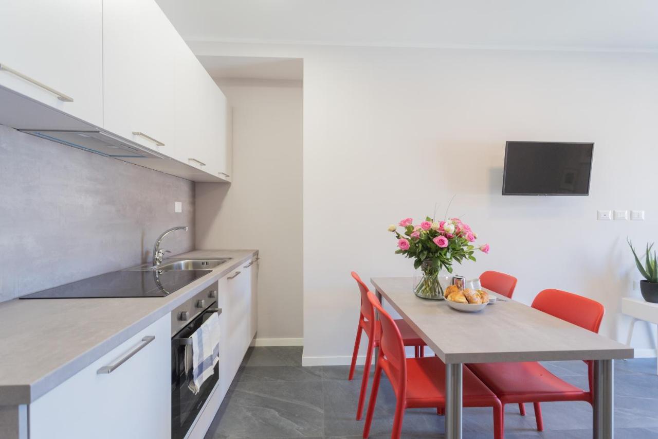 Sant'Agostino Apartments By Rent All Комо Екстер'єр фото