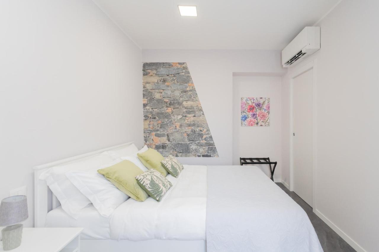 Sant'Agostino Apartments By Rent All Комо Екстер'єр фото