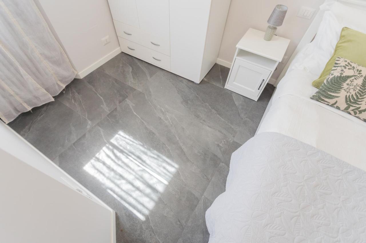 Sant'Agostino Apartments By Rent All Комо Екстер'єр фото