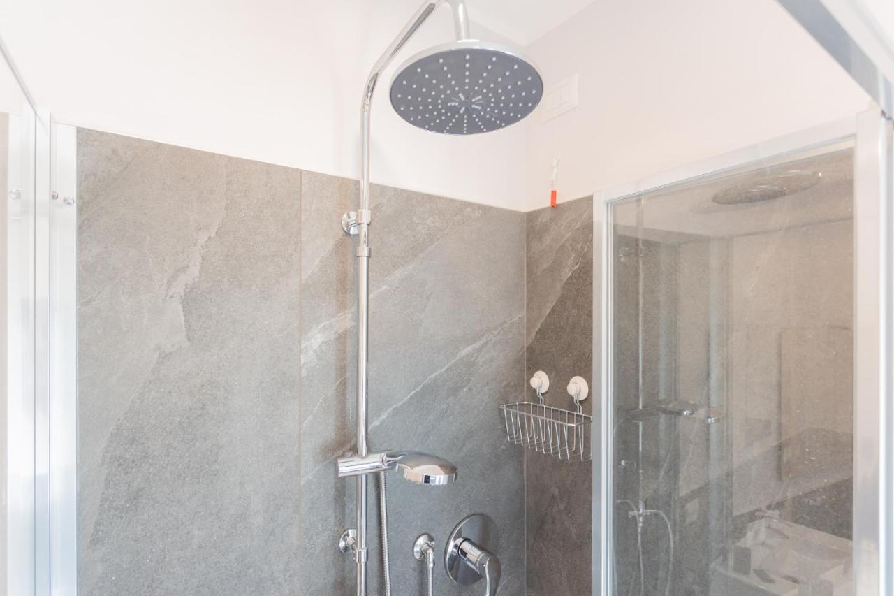 Sant'Agostino Apartments By Rent All Комо Екстер'єр фото