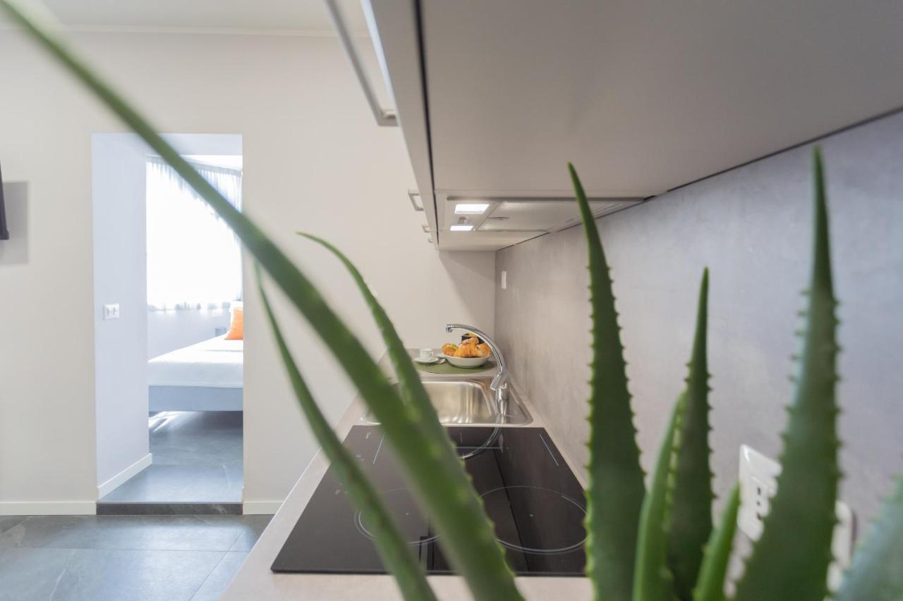 Sant'Agostino Apartments By Rent All Комо Екстер'єр фото