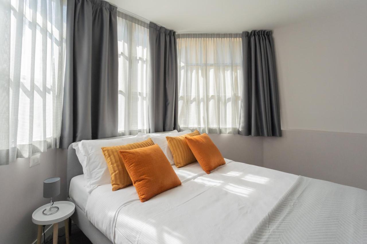 Sant'Agostino Apartments By Rent All Комо Екстер'єр фото