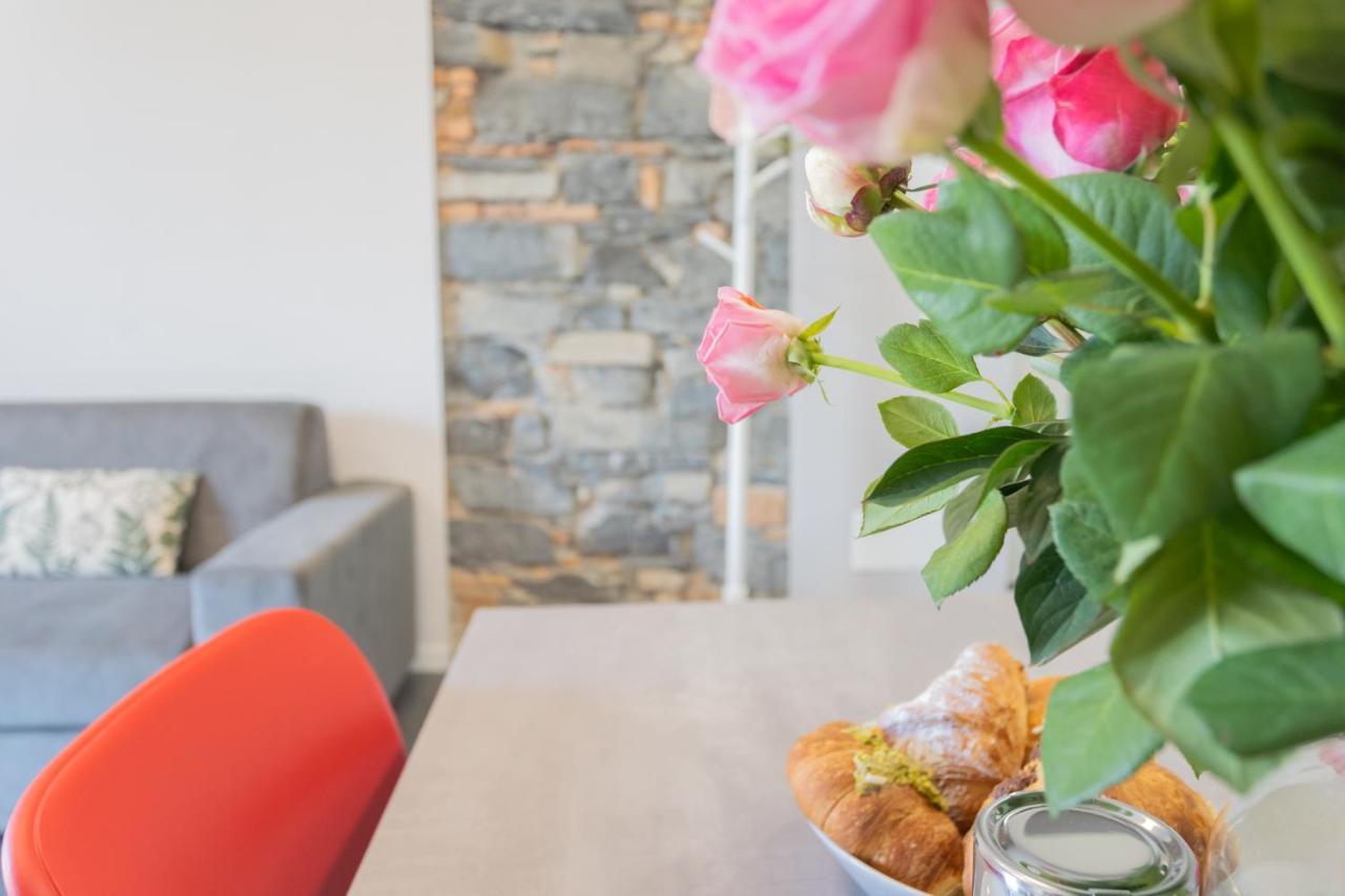 Sant'Agostino Apartments By Rent All Комо Екстер'єр фото