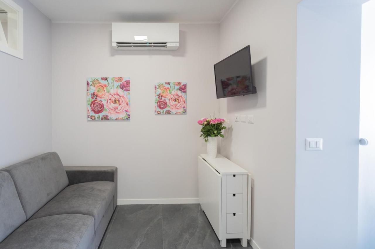 Sant'Agostino Apartments By Rent All Комо Екстер'єр фото