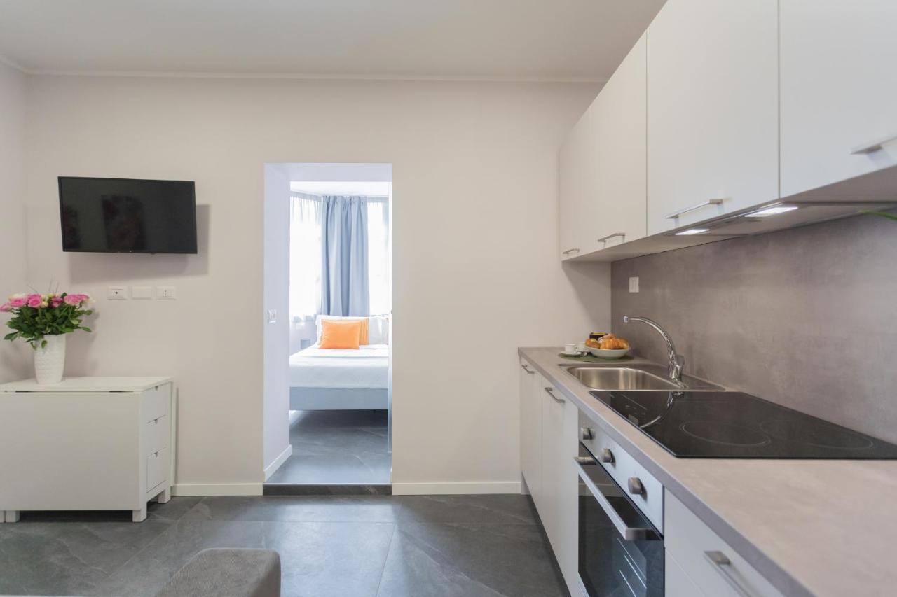 Sant'Agostino Apartments By Rent All Комо Екстер'єр фото