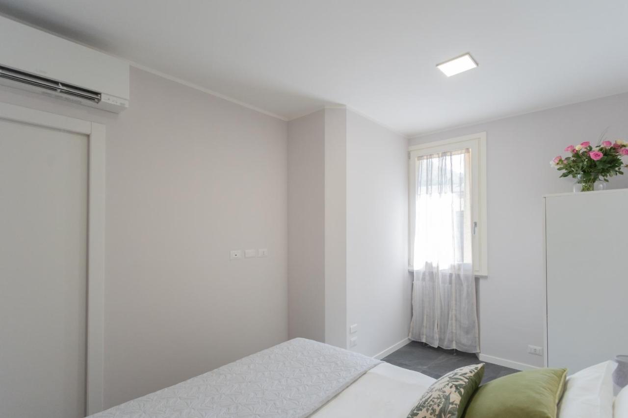 Sant'Agostino Apartments By Rent All Комо Екстер'єр фото