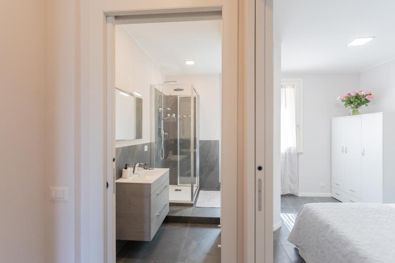Sant'Agostino Apartments By Rent All Комо Екстер'єр фото