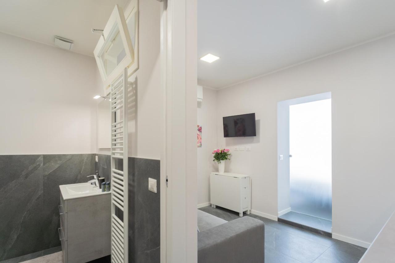 Sant'Agostino Apartments By Rent All Комо Екстер'єр фото